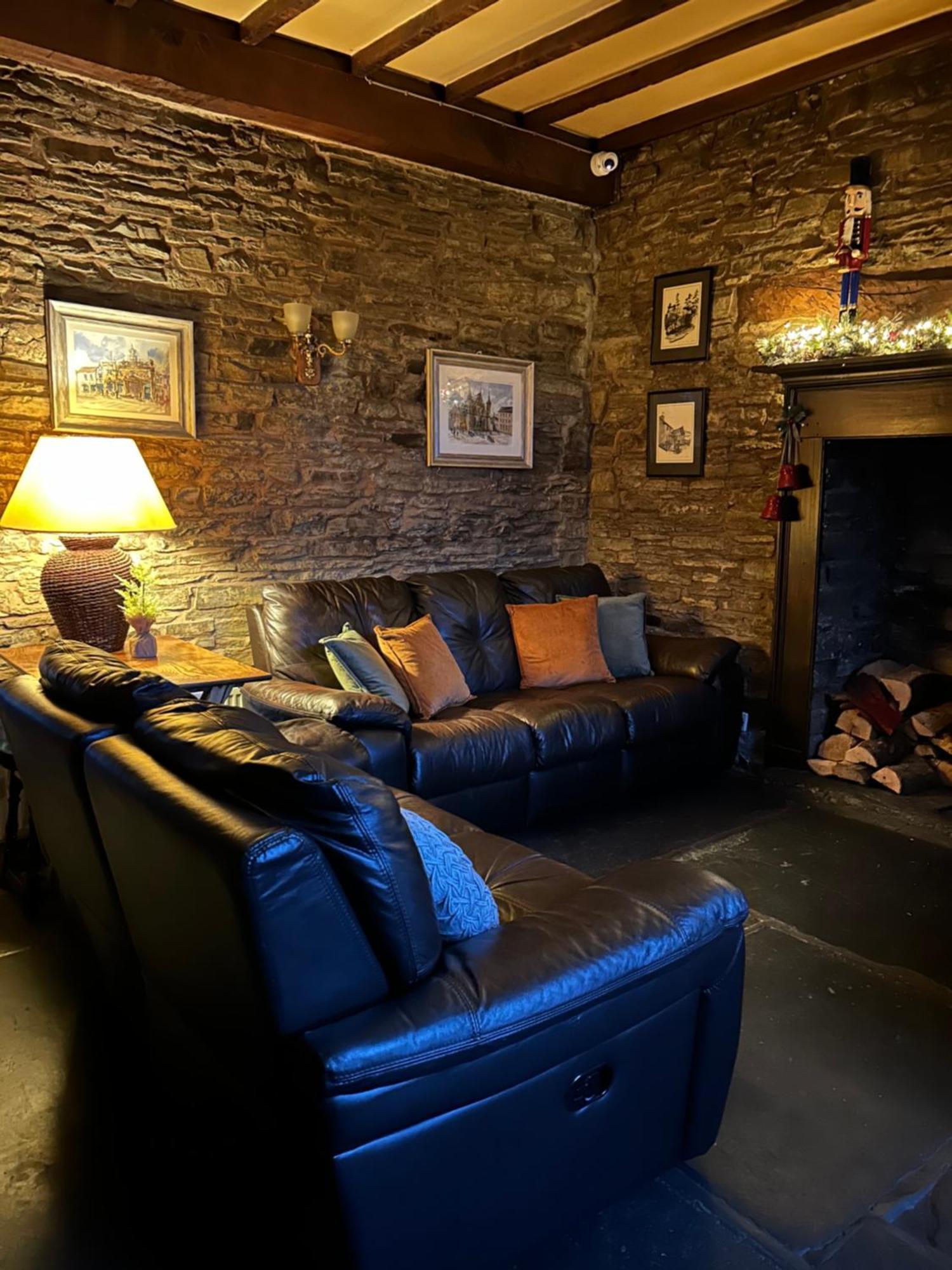Castle Inn Knighton  Exterior foto